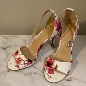 Le Chateau - women’s size 6 sandals